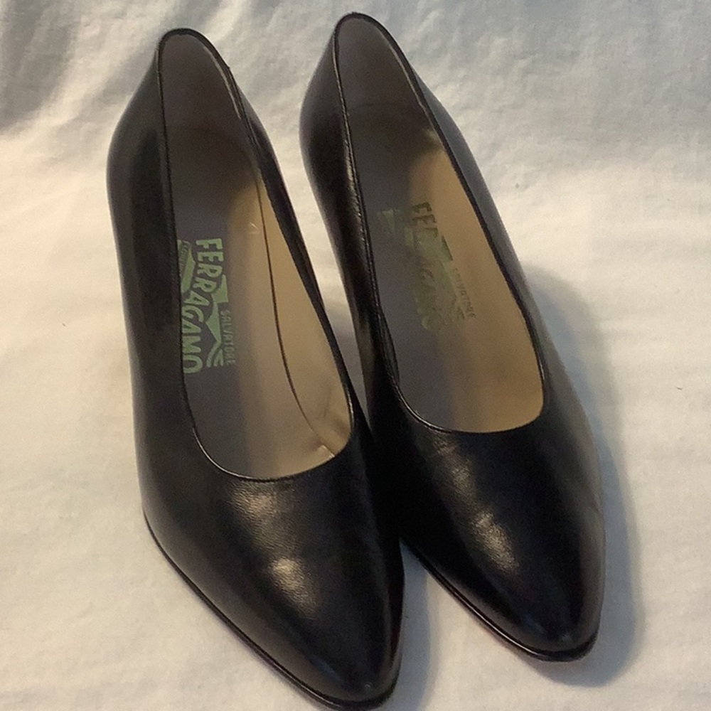 Ferragamo Black Pointed Toe Heels/Pumps